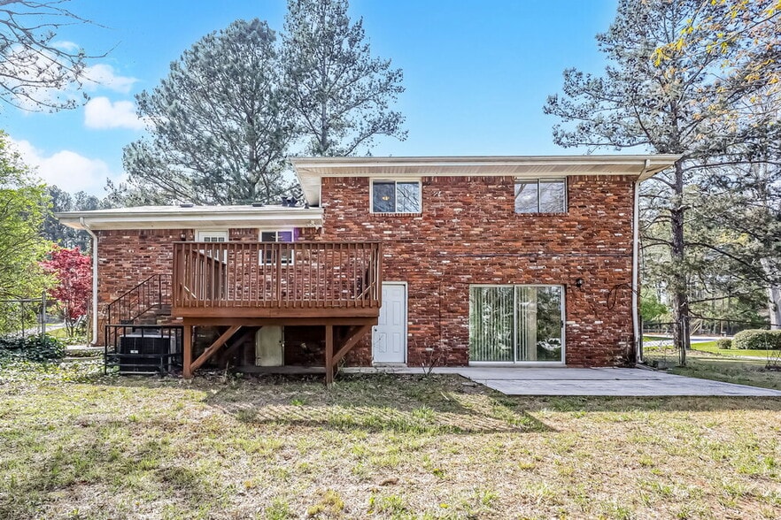 Building Photo - 7080 Doncaster Rd