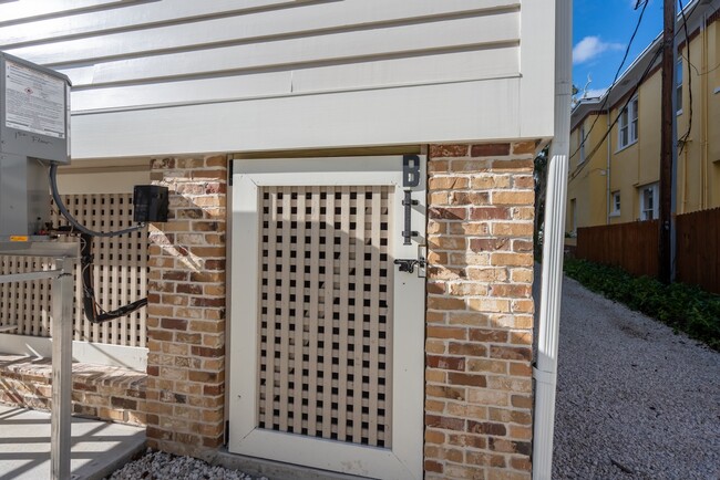 Building Photo - 171 Cordova St