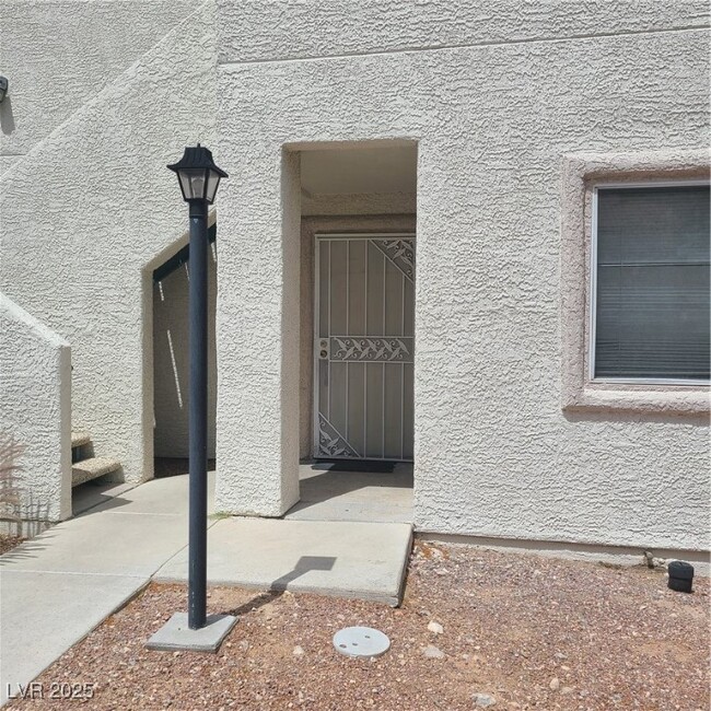 Building Photo - 636 Yacht Harbor Dr