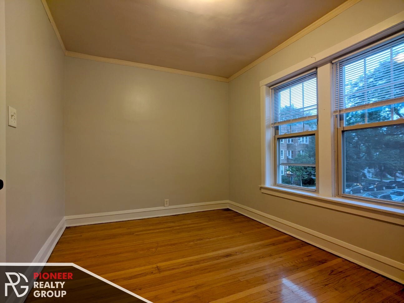 Building Photo - 4901 N Hoyne Ave