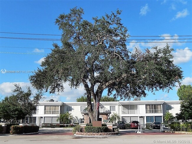 Building Photo - 6471 Bay Club Dr