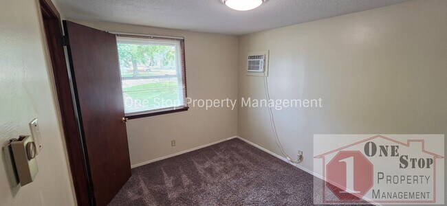 Building Photo - 5020 NW High Dr Terrace