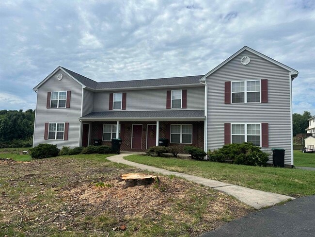 Building Photo - 210 Weeping Willow Ln