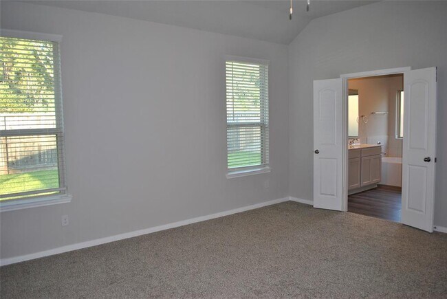 Building Photo - 14131 Lake Lodge Dr
