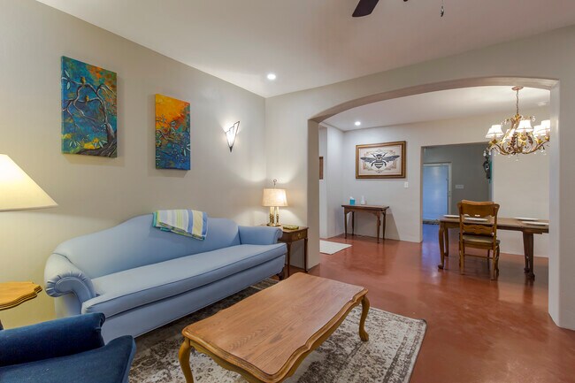 Building Photo - 3816 E Lee St