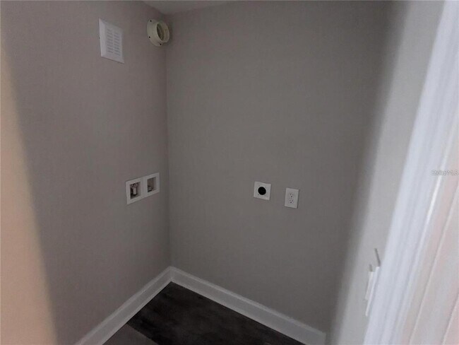 Building Photo - 4105 W Mango Ave