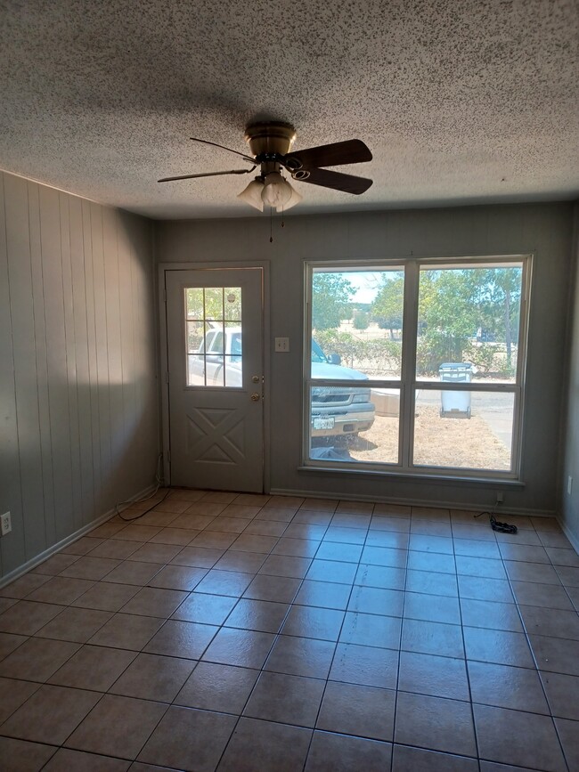 Building Photo - 107 and 109 CR331