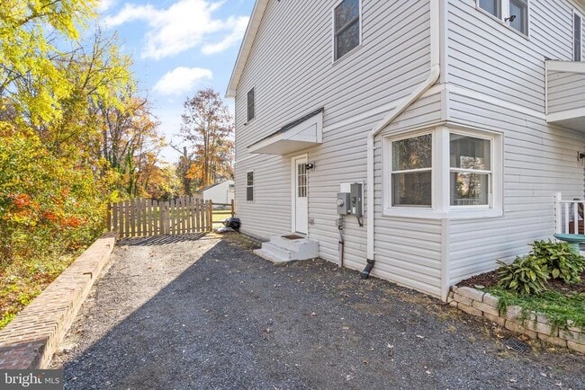 Building Photo - 2813 Woodlawn Trail