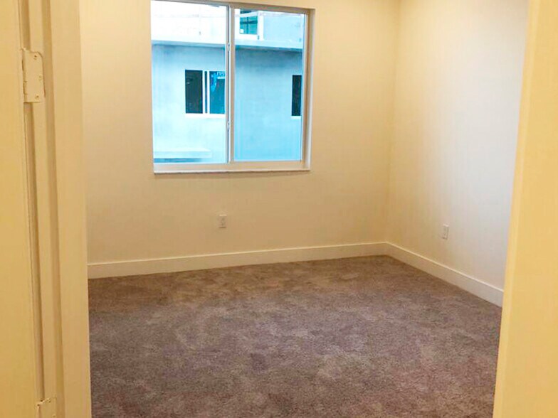 Building Photo - 10229 NW 64th Ter