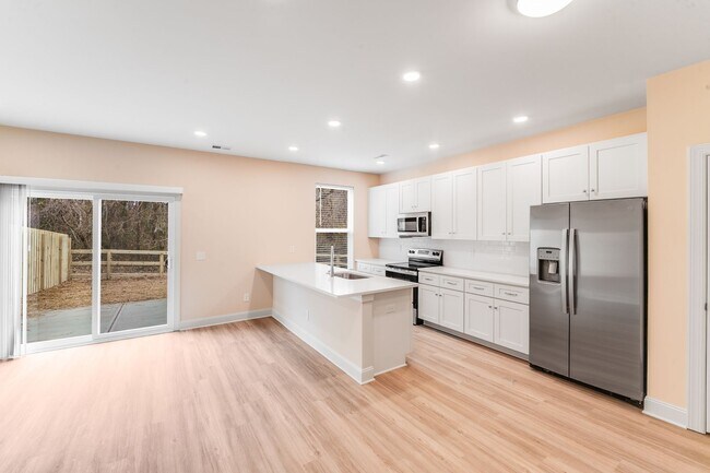 Building Photo - 645 Brookwood St