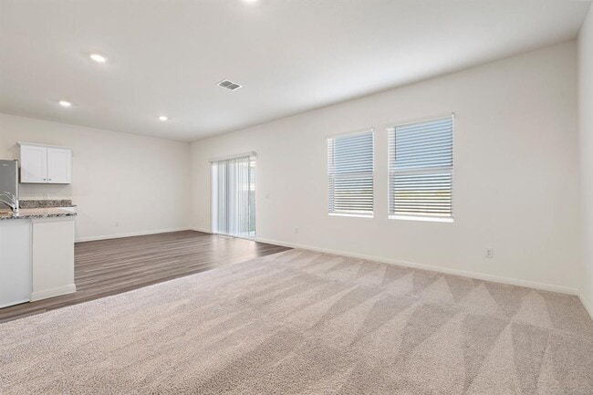 Building Photo - 640 Gemsbok Rd