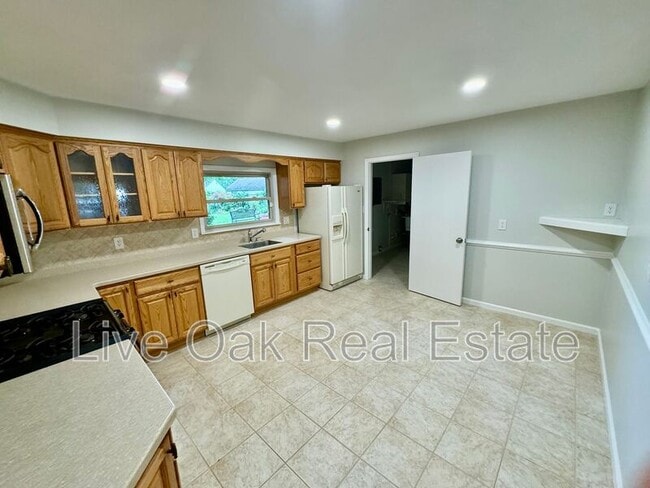 Building Photo - 4345 Temple Ct