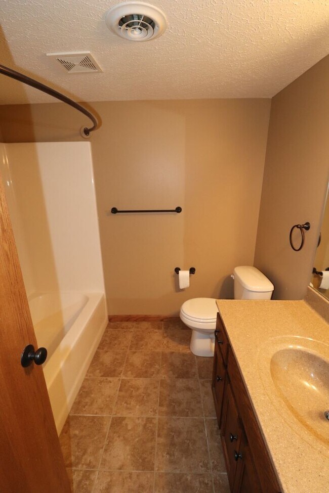 Building Photo - Country House for rent