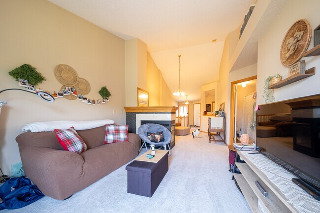 Building Photo - 8772 Coburn Ct