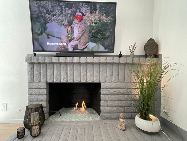 Building Photo - Stylish 3BR Townhome with Garage in Prestigious Woodbridge, Irvine