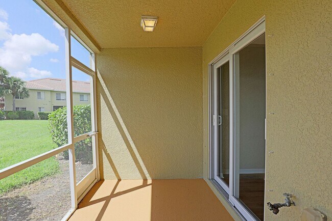 Building Photo - Villages of Stoneybrook 12000-1403