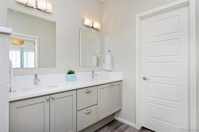 Building Photo - 4BR House in Great Denver Neighborhood