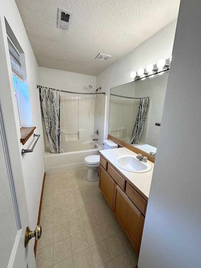 Building Photo - Welcome to Your New Home in West Pasco!