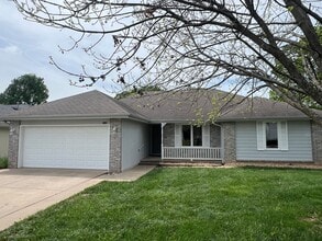 Building Photo - 3 Bed / 2 Bath in heart of Springfield