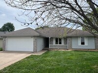 Building Photo - 3 Bed / 2 Bath in heart of Springfield