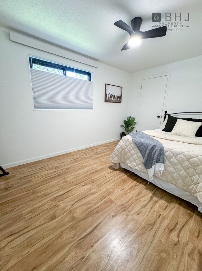 Building Photo - Dog Friendly 2 bed/ 1 bath HOUSE for Rent!