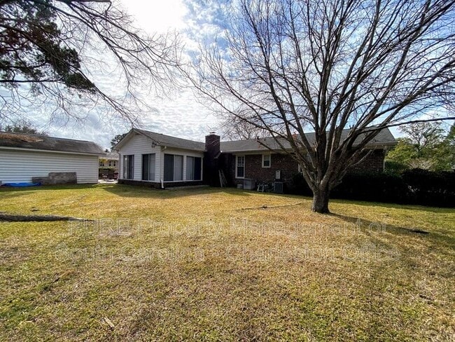 Building Photo - 14 Lampton Rd