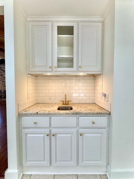 Building Photo - 1812 Seminole Rd