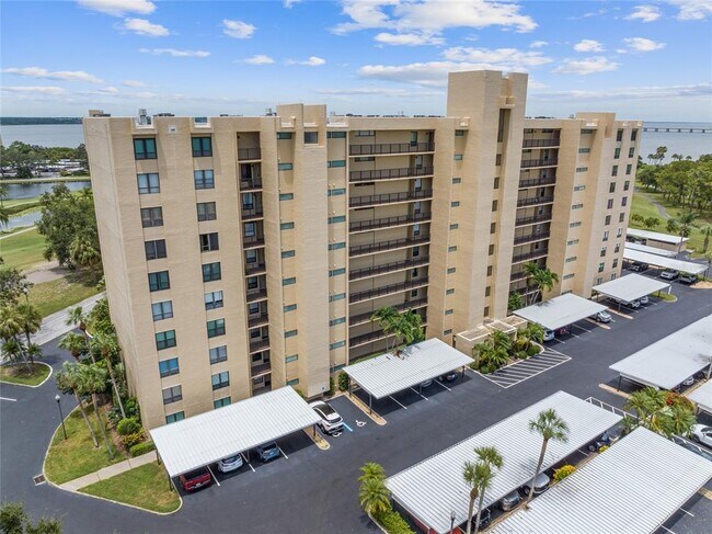 Building Photo - 2621 Cove Cay Dr