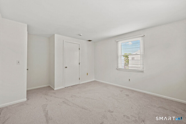 Building Photo - 8 Allspice Ln