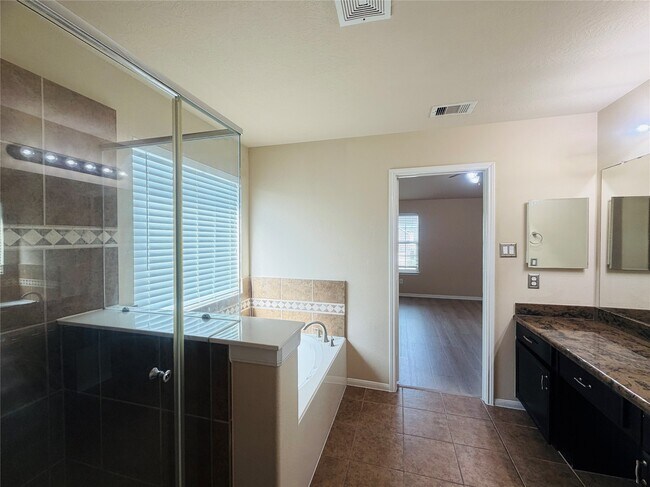 Building Photo - 246 Golden Grain Dr