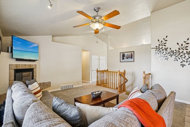 Building Photo - 340 W Wrathall Ln