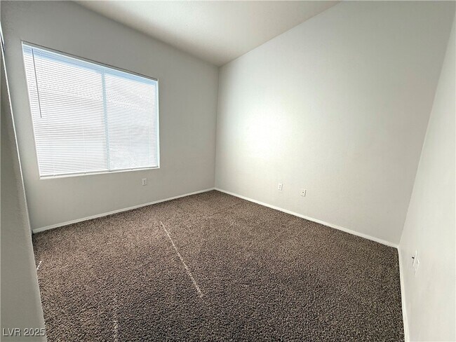 Building Photo - 2305 W Horizon Ridge Pkwy