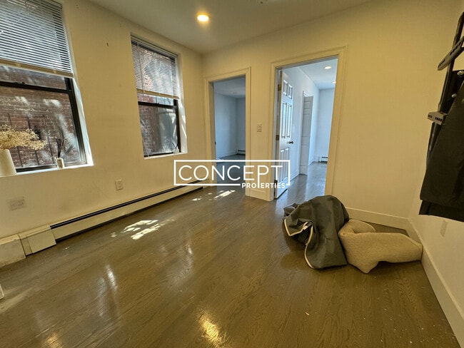 Building Photo - 44 Joy St