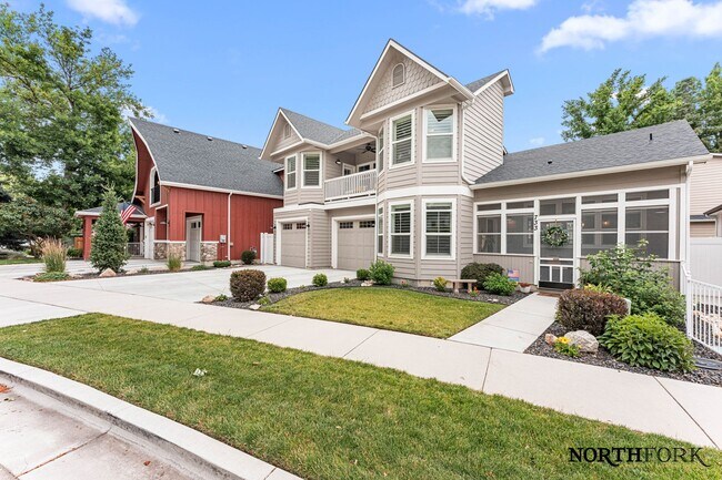 Building Photo - Elegant home near Downtown Eagle!