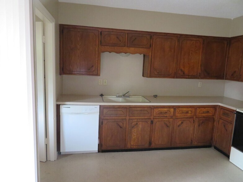 Building Photo - 2202 Hunt Dr