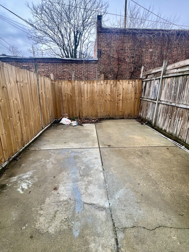 Building Photo - 1212 W Lombard St