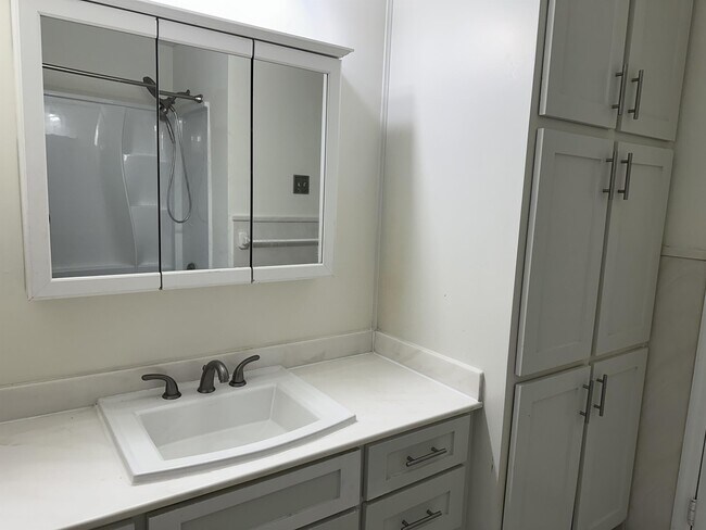 Building Photo - 4641 Due W Rd NW