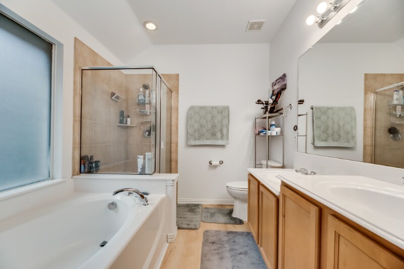 Building Photo - 2404 Castle Creek Dr