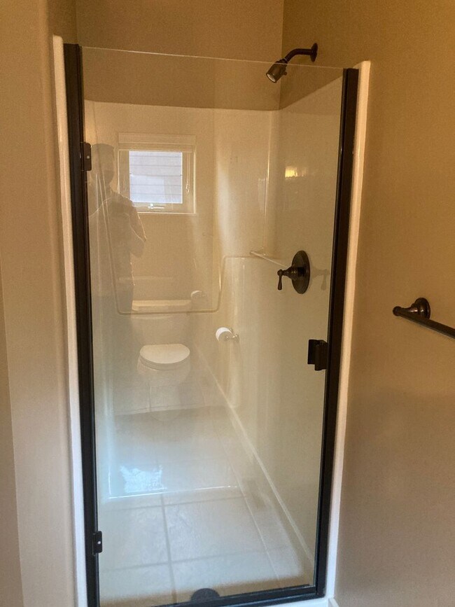 Building Photo - Custom home in the sought-after Edgemont H...