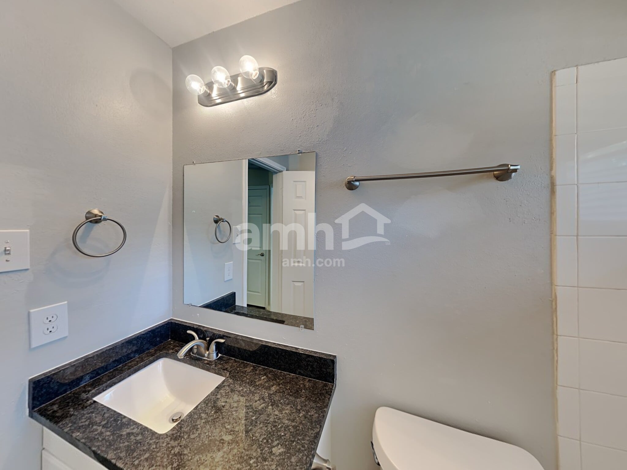 Building Photo - 17826 Camden Oaks Ln