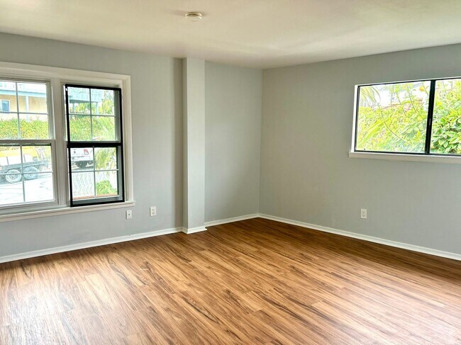 Building Photo - 25072 Alicia Dr