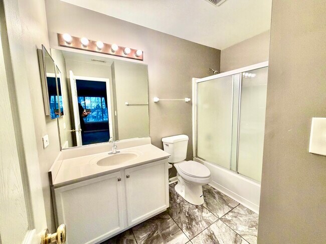 Building Photo - 2452 Daybreak Ct