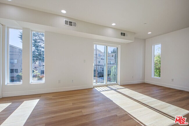 Building Photo - 10801 Kling St