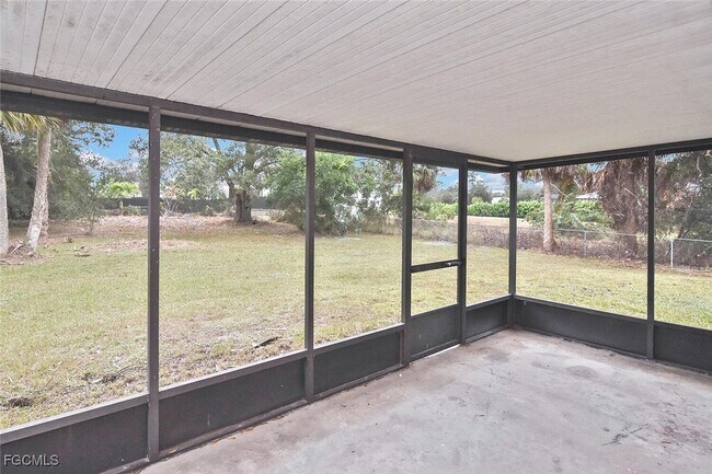 Building Photo - 1202 E 7th St