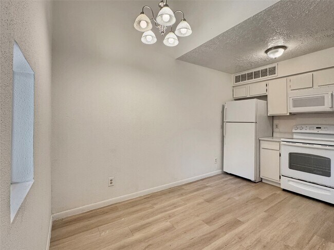 Building Photo - 2021 Spenwick Dr