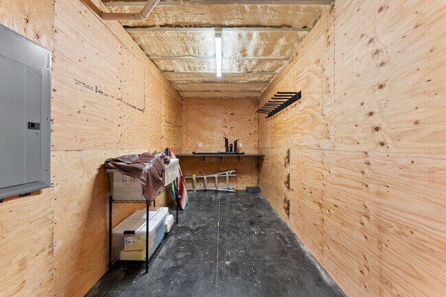 Building Photo - 220 Circle Dr