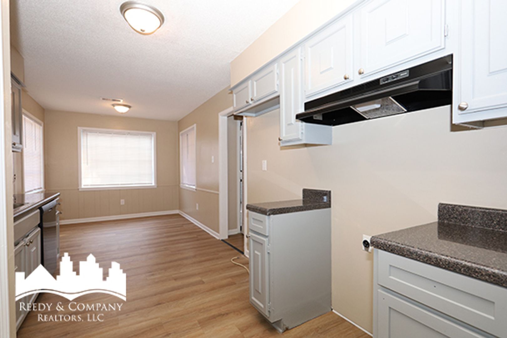 Building Photo - 3054 Pine Allee Cove