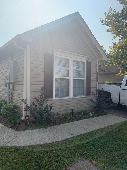 Side view of Home - 2542 Sonar St