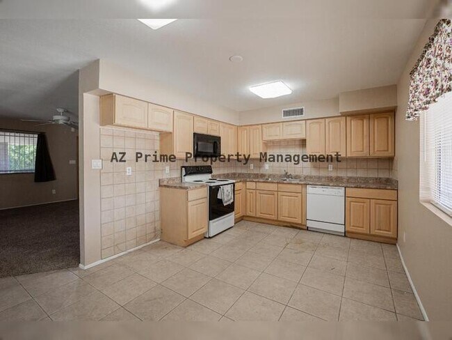 Building Photo - 8616 W Whitton Ave