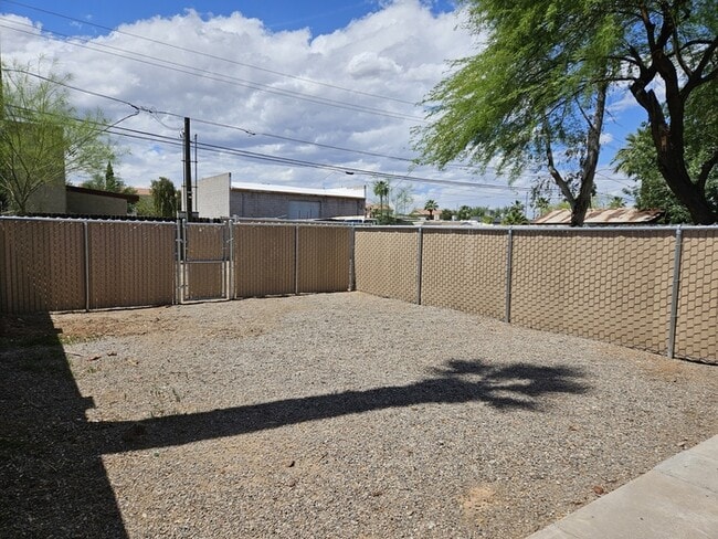 Building Photo - Very nice 2 Bed 1 Bath Downtown Chandler